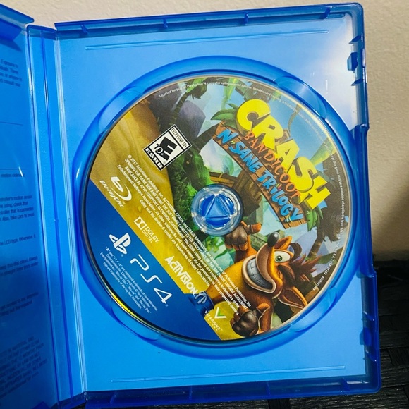 Crash Bandicoot: N. Sane Trilogy (PlayStation 4, 2017) - Picture 3 of 4